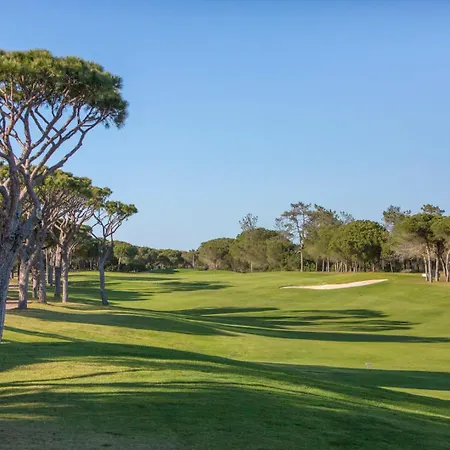 Pine Garden Apartment *